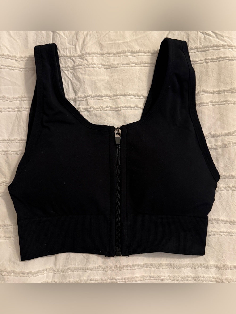 Vina Front-Zip Seamless Sports Bra Black